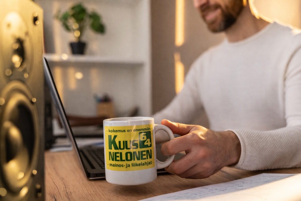 Mainosmukit kuusnelonen